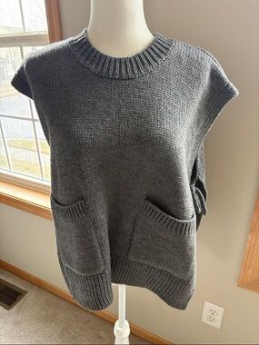 Cozy Crewneck Sleeveless Pocket Sweater - Gray